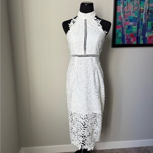 ✨HP✨Lulus Haltered Lace Dress